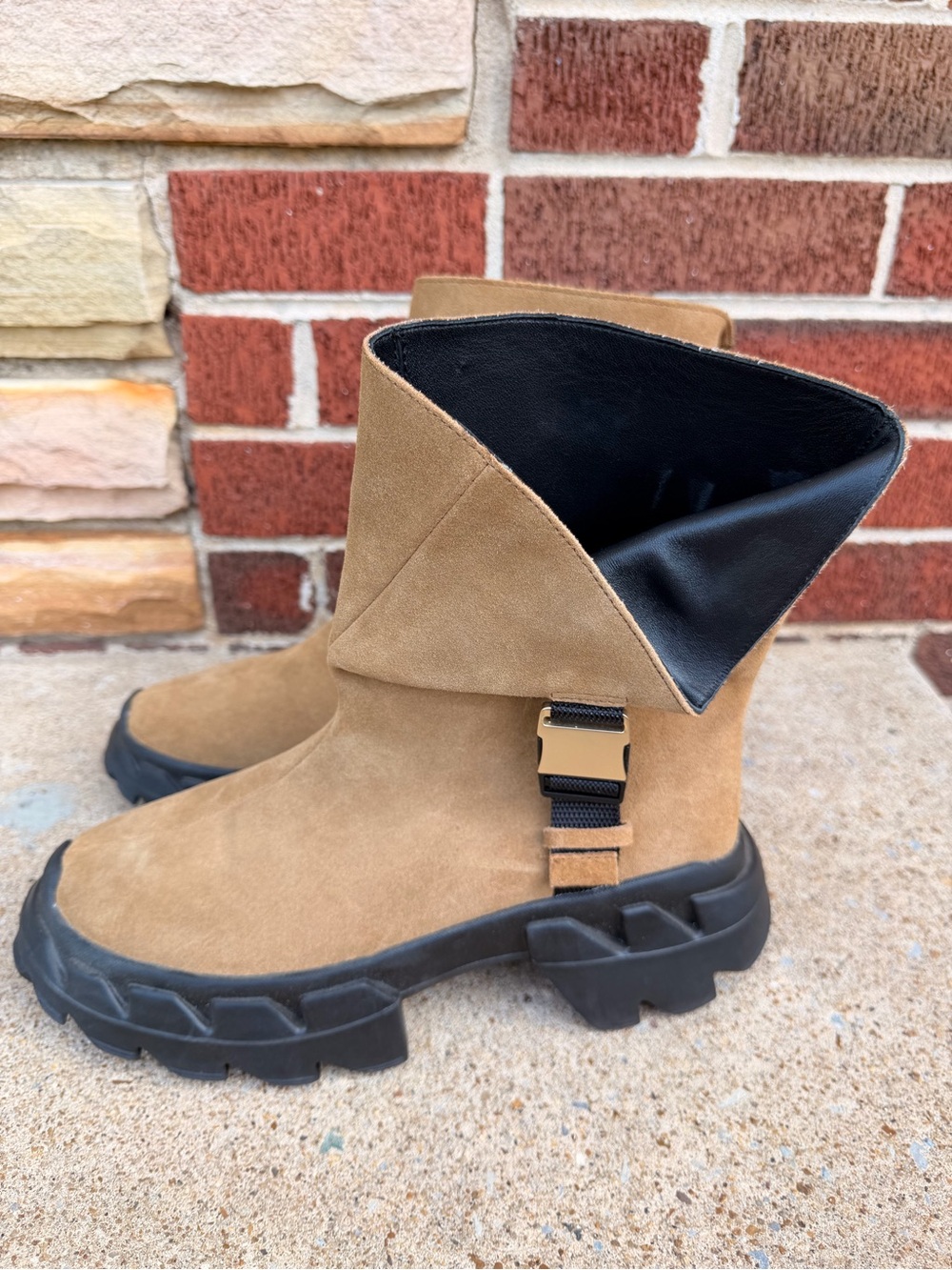 4CCCCEES Sand Arko Bucky boots